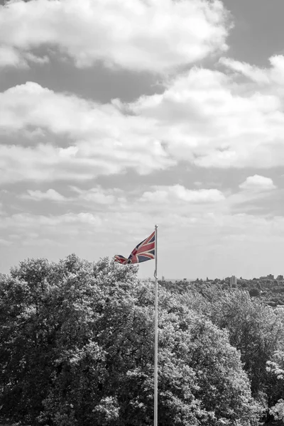 Bandeira União Jack Voando Pólo Londres Preto Branco — Fotografia de Stock