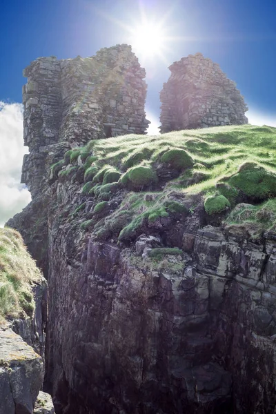 荒无人烟的大西洋沿岸克里里岛的立克城堡 — 图库照片