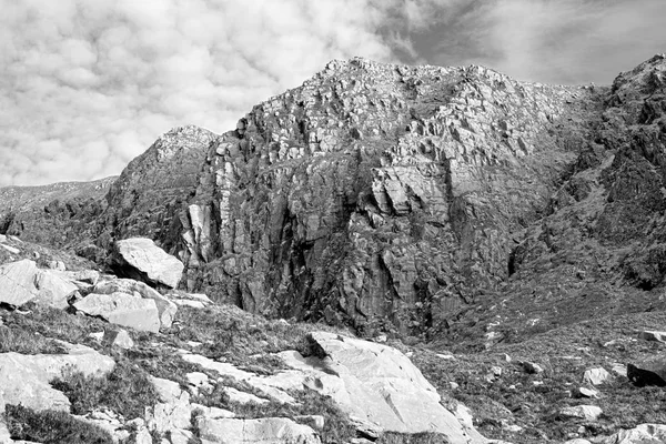 山とケリーのリングの崖 — ストック写真