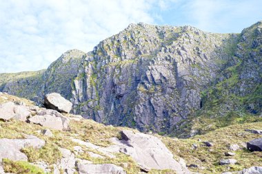 kerry halkadağlar ve uçurumlar
