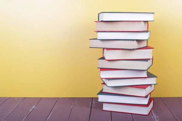 Tudomány Oktatás Halom Csoport Colorfull Könyvek Fából Készült Asztal Sárga — Stock Fotó