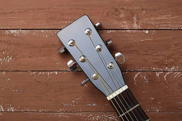 Instrumento Musical Cabeça Peghead Guitarra Acústica Preta Sobre Fundo Madeira — Fotografia de Stock