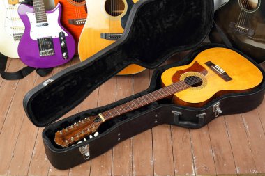 Müzik aleti - Vintage on iki telli akustik gitar sert 