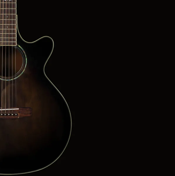 Музыкальный инструмент - силуэт коричневой акустической гитары изолы — стоковое фото