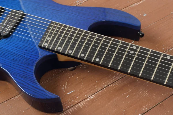 Instrumento musical - Fragmento azul guitarra eléctrica de cuerpo sólido — Foto de Stock