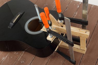 Gitar tamir ve servis - Onarım kırık ses panosu