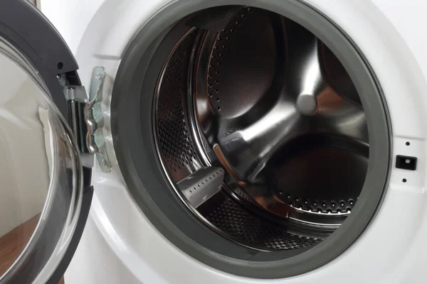 Ev aletleri - Closeup açık kapı Çamaşır makinesi — Stok fotoğraf