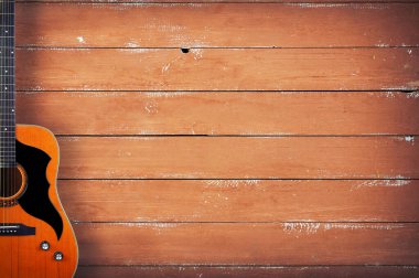 Müzik aleti - Ahşap arka planda klasik akustik gitar.