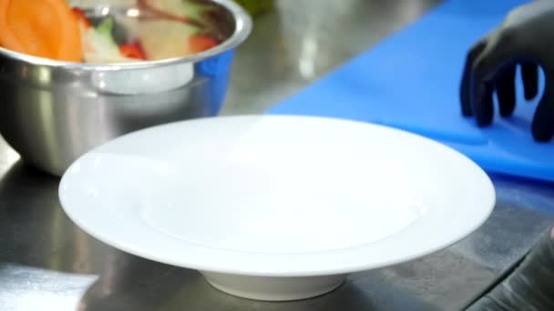 Zacznij podawać talerz z talerzem — Wideo stockowe