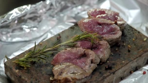 Średnie gotowanie Rzadkie mięso — Wideo stockowe
