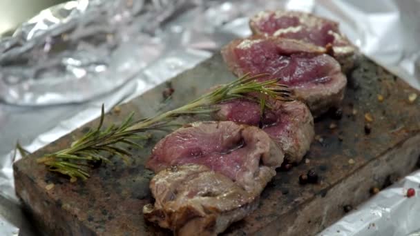 Steak de veau rare moyen — Video