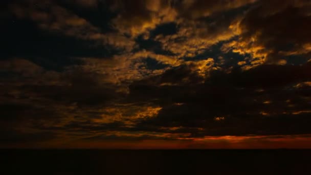 La nuit 4K et la mer  