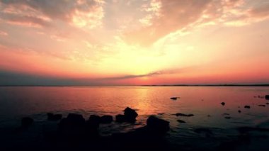 4K Deniz Kıyısı Şafak vakti