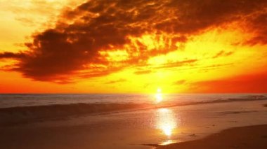 Denizde gün batımı