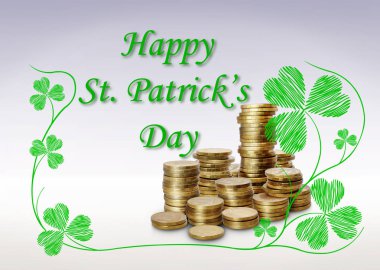 St Patrick's Day gri bir arka plan üzerinde bir yonca ve sikke yığını yeşil yaprakları ile tebrik kartı
