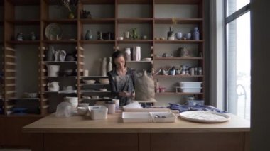 bir desen ve kabartma dolly atış ustası oluşturur