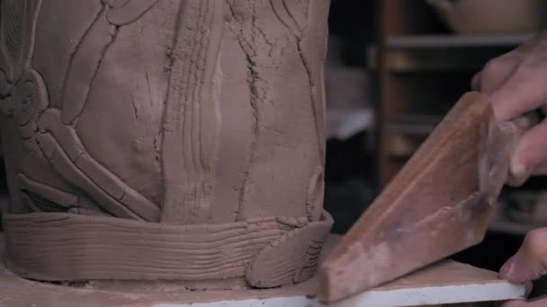 Ceramist beats the product with a special blade, dolly shot — Stock Video