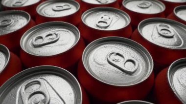 soda veya bira kırmızı olabilir üst görünüm su damlacıkları arka plan döndürmek