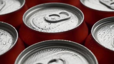 soda veya bira kırmızı olabilir üst görünüm su damlacıkları arka plan döndürmek