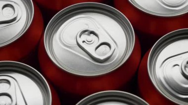 soda veya bira kırmızı can üst görünümü arka plan döndürmek