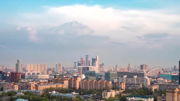 Moscou Rússia skyline.Modern arranha-céus da cidade. Nuvens em movimento. período de tempo . — Vídeo de Stock