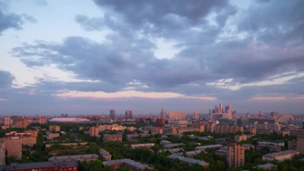 Nuit éclairée moscou circulation urbaine rue paysage urbain panoramique — Video