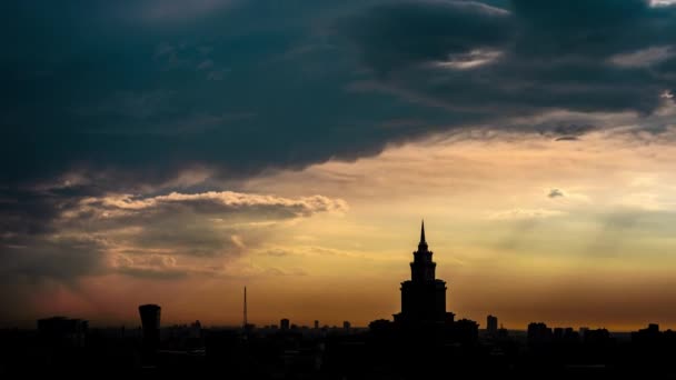 Московский городской пейзаж и небоскреб со шпилем, жилые дома — стоковое видео