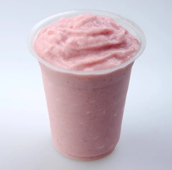 Strawberry Yoghurt Geïsoleerd Wit — Stockfoto