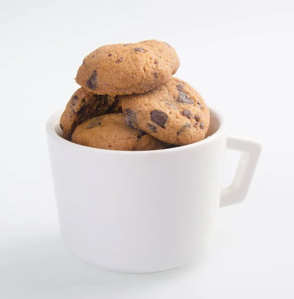 Cookies Aux Pépites Chocolat Isolés Sur Fond Blanc — Photo