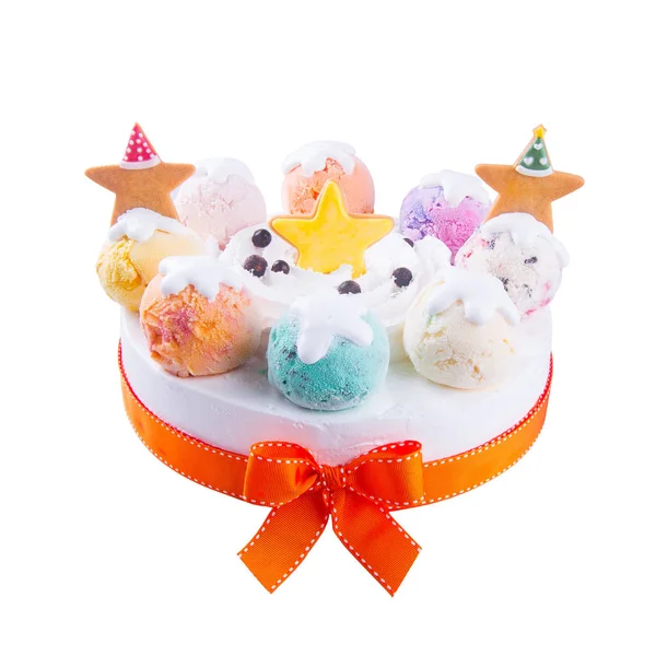 Pastel o pastel de cumpleaños de helado en un fondo . — Foto de Stock