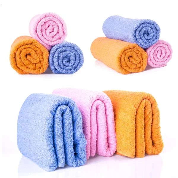 Asciugamano o telo da bagno su uno sfondo nuovo . — Foto Stock