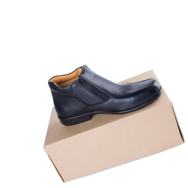 Ayakkabı ya da renk erkek ayakkabıları bir arka plan üzerinde siyah. — Stok fotoğraf