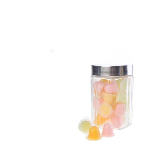 Doces ou doces coloridos em frasco de vidro no fundo . — Fotografia de Stock