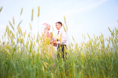 Ulusal düğün. Gelin ve damat Müslüman evliliği.