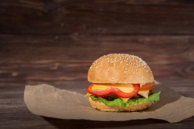 Köy ahşap yüzeyinde Burger 'in Kapanışı