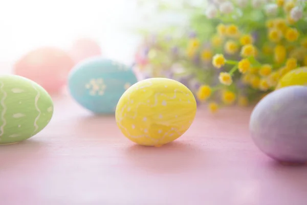 Huevos Pascua Sobre Una Superficie Madera Rosa Concepto Protección Contra — Foto de Stock
