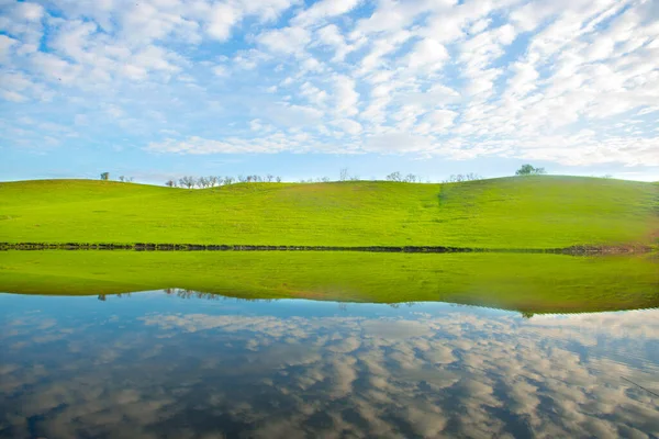 Morning Lake Green Hills Reflection — Stock Photo, Image