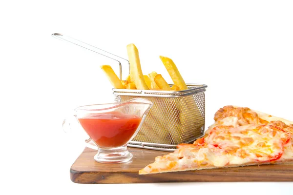 Pizza Pommes Und Wurst Auf Holzschneidebrett Auf Weißem Hintergrund — Stockfoto