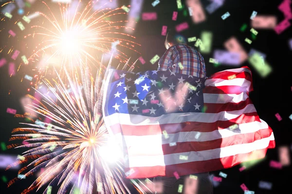 Family Independence Day Admira Los Fuegos Artificiales Con Bandera Estadounidense —  Fotos de Stock