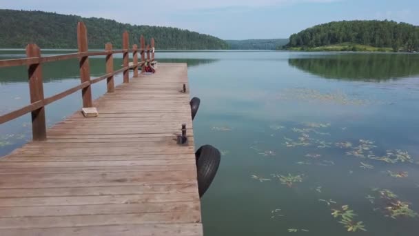 First person video. Jump from a pier into the sea or lake in the mountains and take off up into the sky. Aerial video — Stock Video