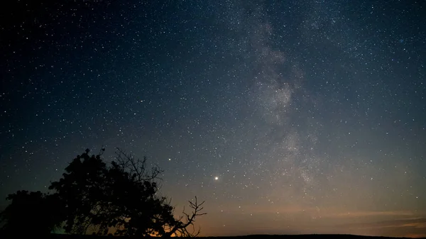 Hvězdná noční obloha. Mléčná dráha a hvězdy — Stock fotografie