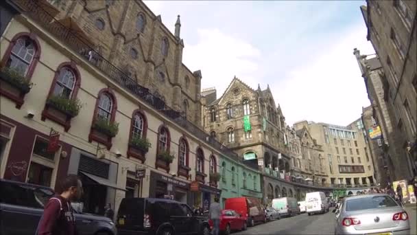 Edinburgh West Łuk Victoria Street Kolorowymi Sklepami Old Town Edynburg — Wideo stockowe