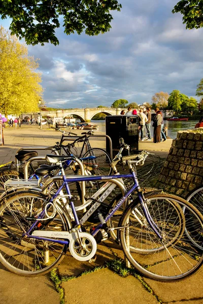 Bicicletas Orilla Del Río Richmond — Foto de Stock