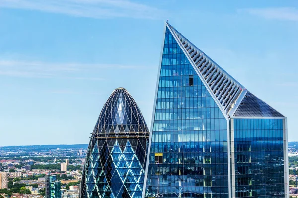 Londra Modern Mimarinin Mavi Gökyüzü Modern Arka Plan Karşı — Stok fotoğraf