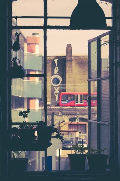 Moda Ventana Hipster Apartamento Hipster Con Vistas Tren Londres Reino —  Fotos de Stock