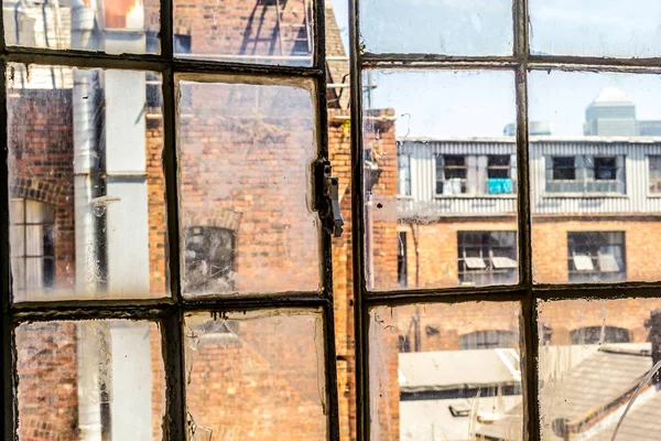 Vieux Rouillé Fenêtre Ouverte Dans Ancienne Usine Royaume Uni — Photo