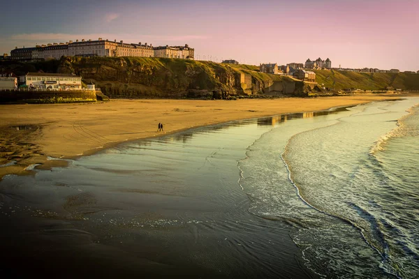 Whitby England People Walking Whitby Beach Fine Sunny Windy Day — Stock Photo, Image