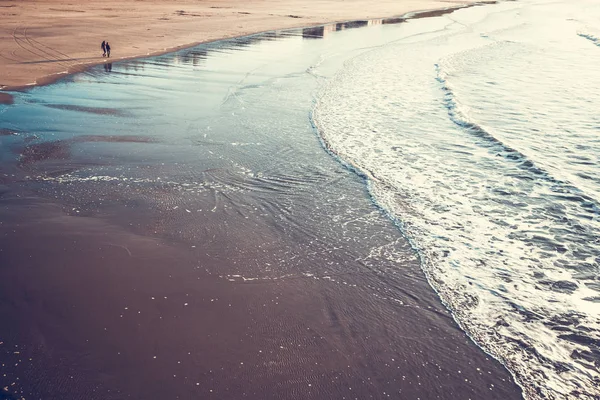 People Walking Beach Whitby England 2019 — стоковое фото