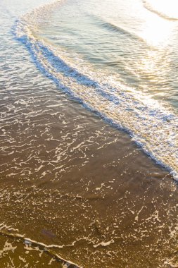 Dalgalar ile okyanus suyu arka plan