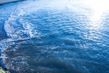Dalgalar ile okyanus suyu arka plan
